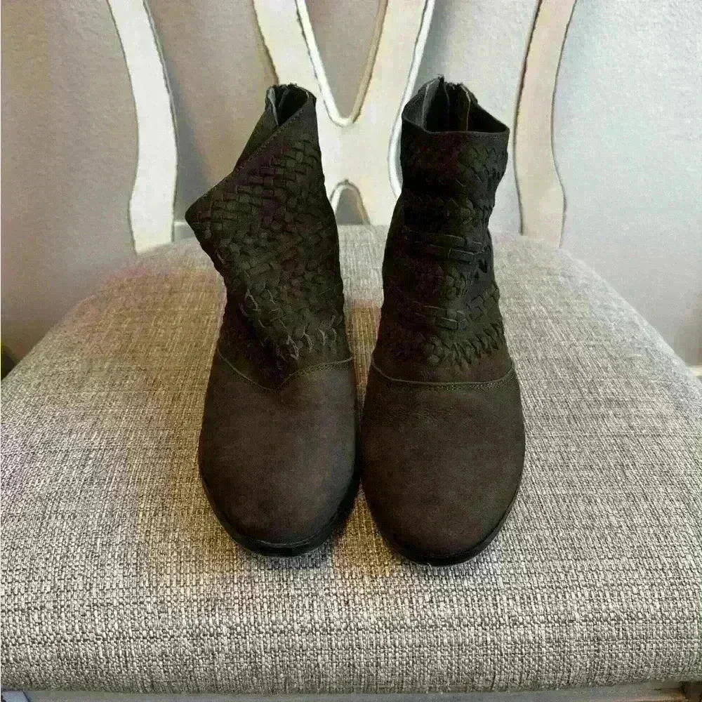 Diba women’s sleek woven suede ankle booties size 8 - Picture 3 of 5